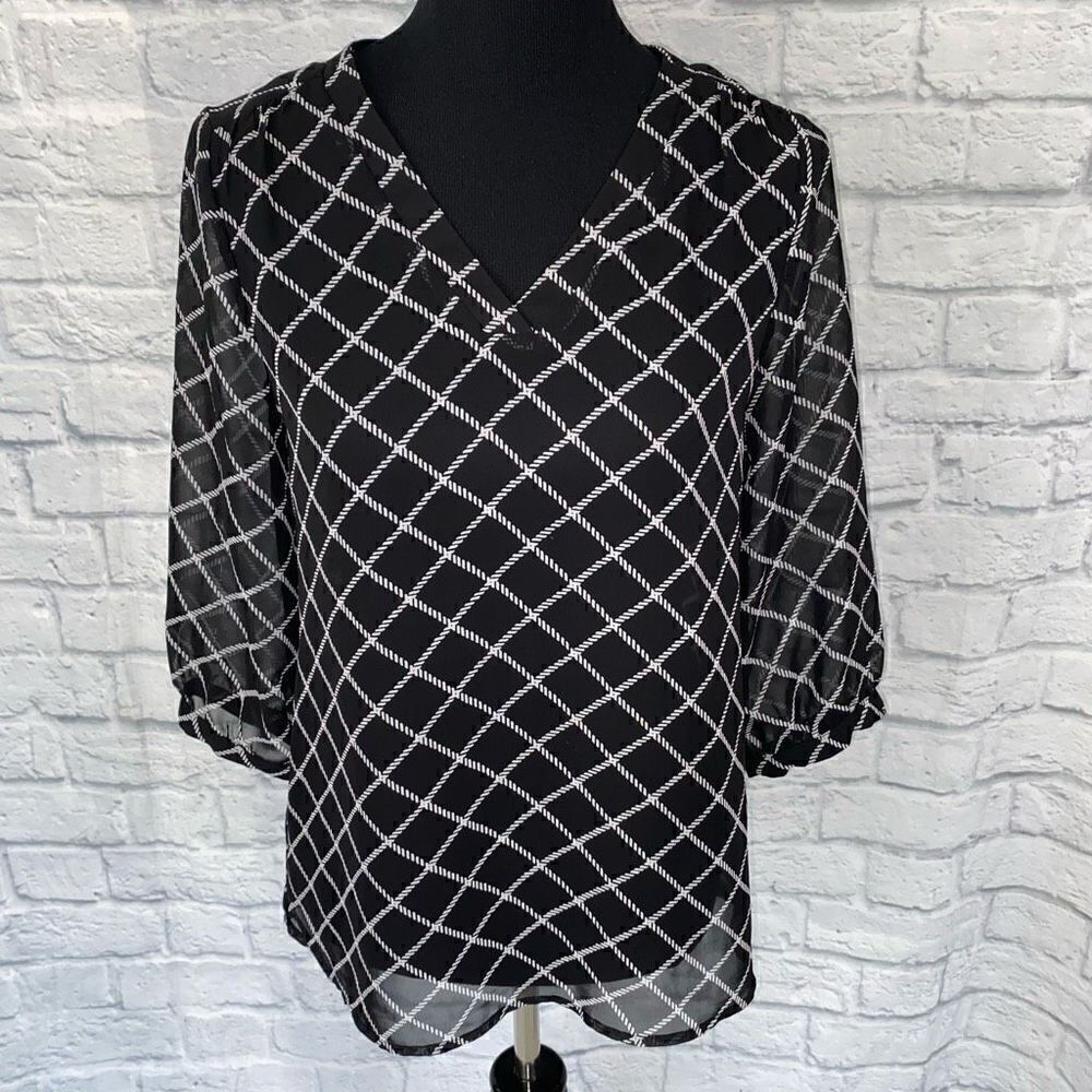 Old navy sheer print vneck pullover top w/3/4 sleeves B&W sz S women